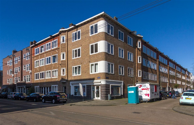 Het hoekblok Vechtstraat (rechts) - Lekstraat.
              <br/>
              Marcel Westhoff, maart 2020